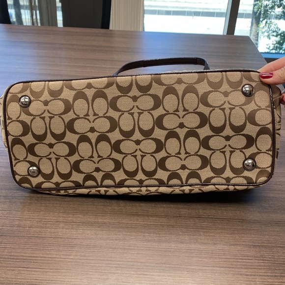 NWT Coach Signature Handbag! - Picture 6 of 10